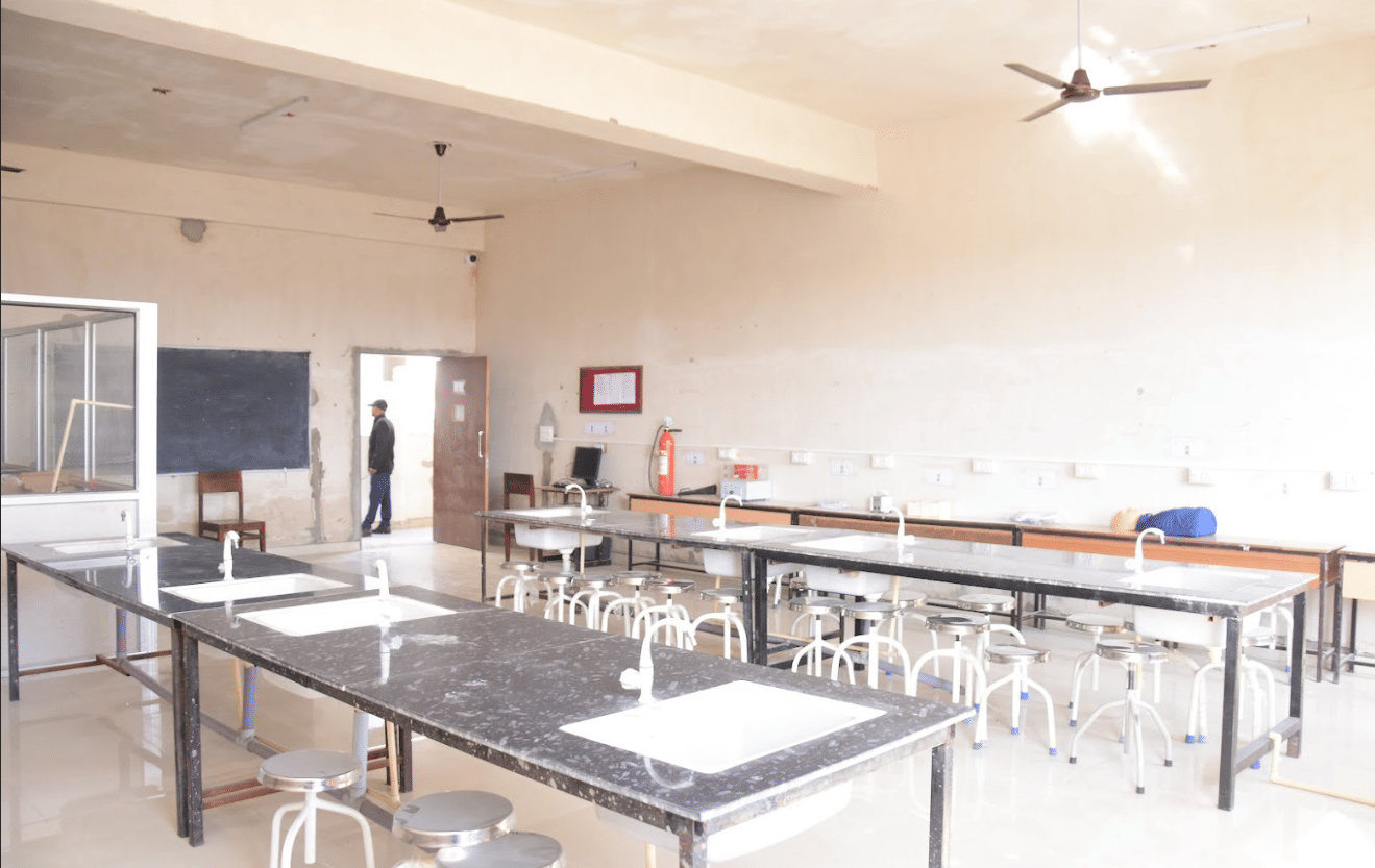 Biyani Institute of Pharmaceutical Sciences Jaipur Science Lab photo 13